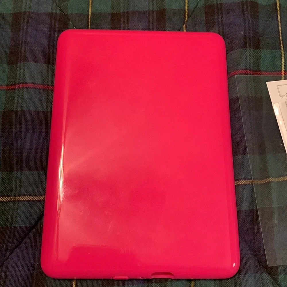 Brand new cover for a kindle. Hot pink
